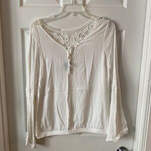 Torrid Blouse Women’s Size 00 White Lace Trim Floral Stretch Tied Flared Sleeve